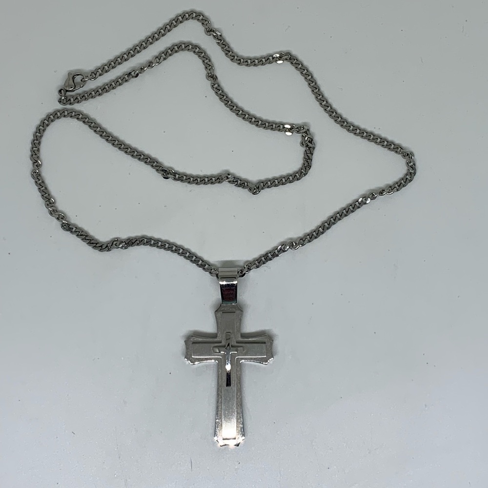Men’s stainless steel CROSS PENDANT NECKLACE.  NEW without tags.